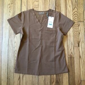 Mandala NWT Camel One Pocket Short Sleeve V-Neck Scrub Top Size XS